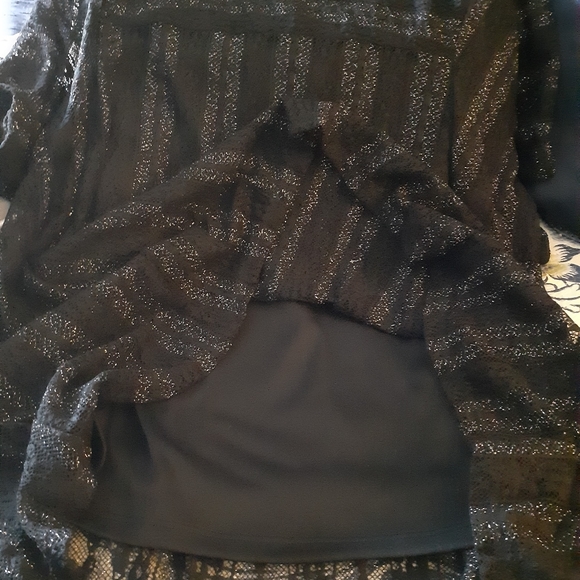 Women's Top - Picture 3 of 4